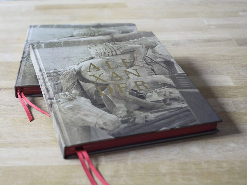 Michał Siarek książka "Alexander" front, barwione brzegi w kolorze tasiemki, tłoczenie
