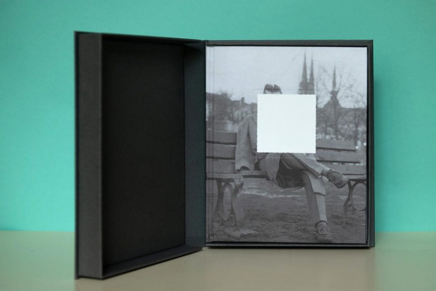 Krystyna Dul "Resonance" - czarne pudełko z książką